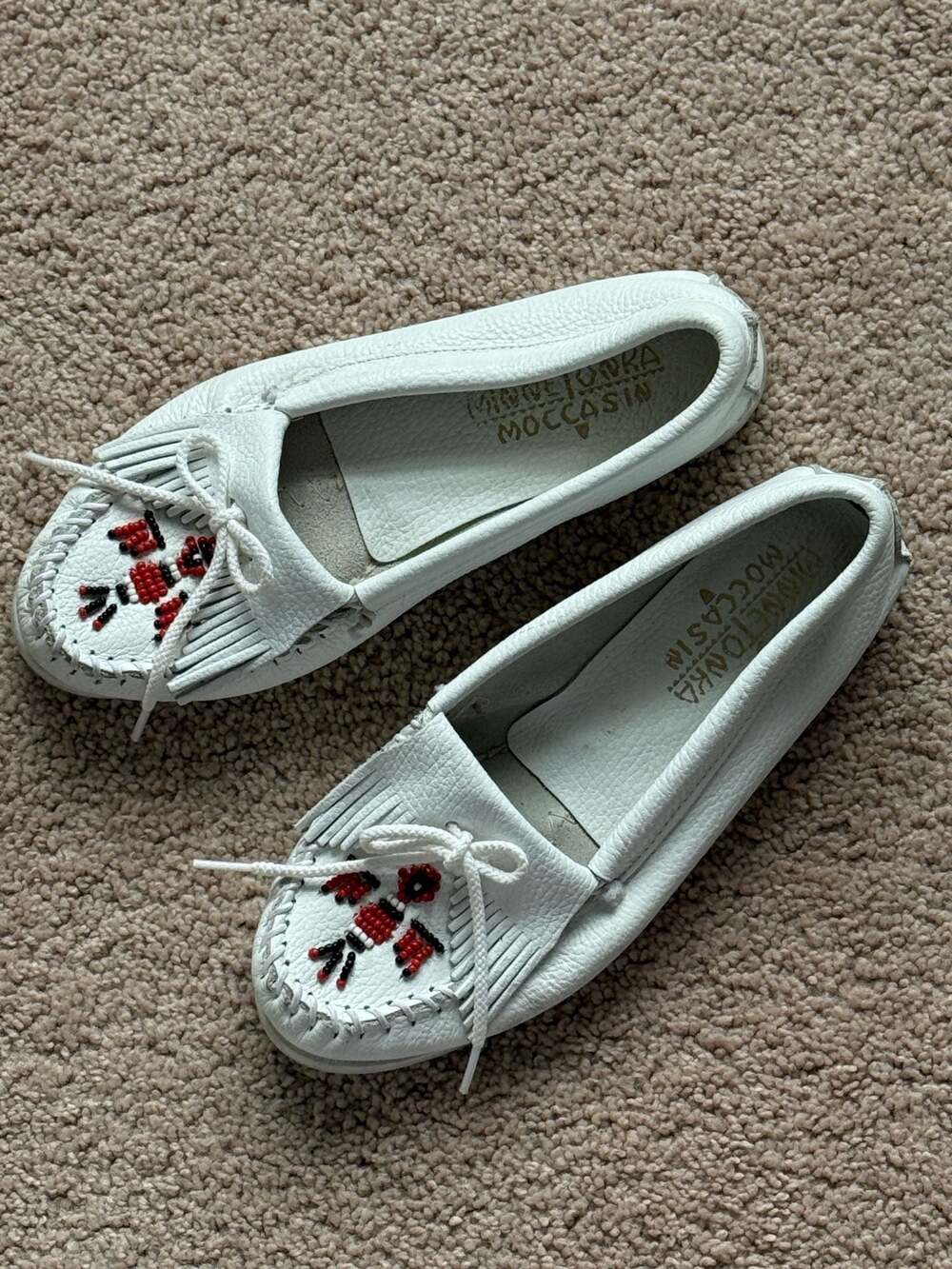 Minnetonka Women's Thunderbird Smooth Leather Beaded Moccasins